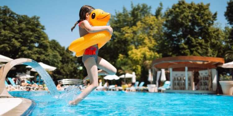 Tecnyvan's tweet photo. ☀️ ¡Protege tu piscina este verano! ☀️
Con las altas temperaturas, mantener tu piscina en perfecto estado es más importante que nunca. 🌡️ 

🔗 Visita https://t.co/MxBBVQ0VW5 para más información
#tecnvyan #cubiertasparapiscinas https://t.co/Hl1InYuPCf