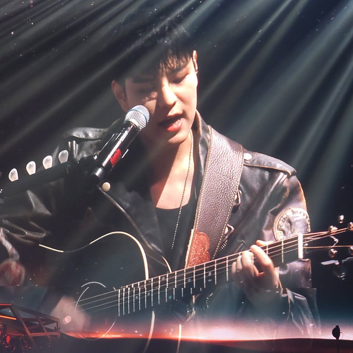 sminiverse_'s tweet photo. 승민이랑 기타는 너무 완벽한 조합이더라 https://t.co/JeuVfi7reO