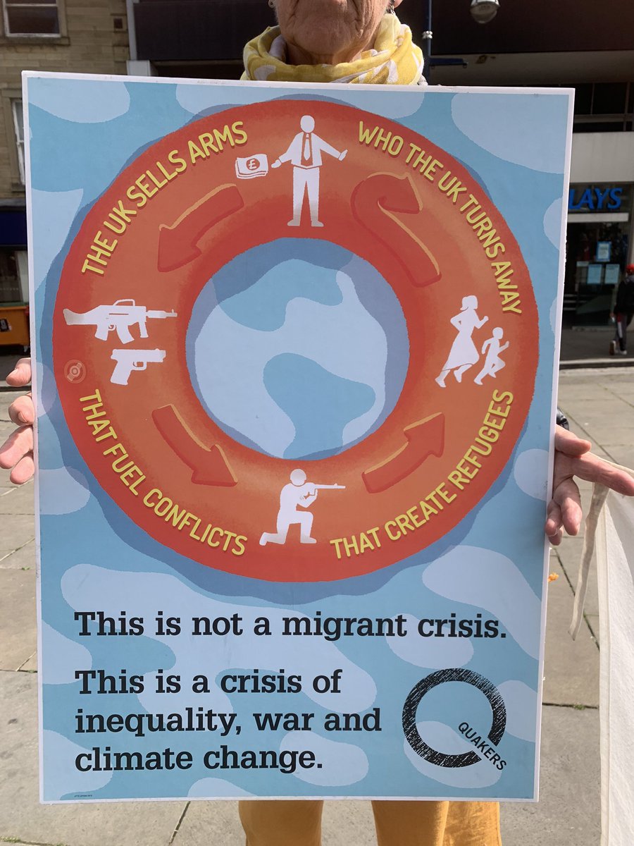 📣 ‘This is not a migrant crisis: it’s a crisis of inequality war &amp; climate change’
The message from our 121st monthly peace/justice vigil
Good public support as ever.

<a href="/DisarmQuaker/">Peace & Disarmament</a> <a href="/BritishQuakers/">Quakers in Britain</a> <a href="/PPUtoday/">Peace Pledge Union</a> <a href="/paxchristiEW/">Pax Christi England and Wales</a>