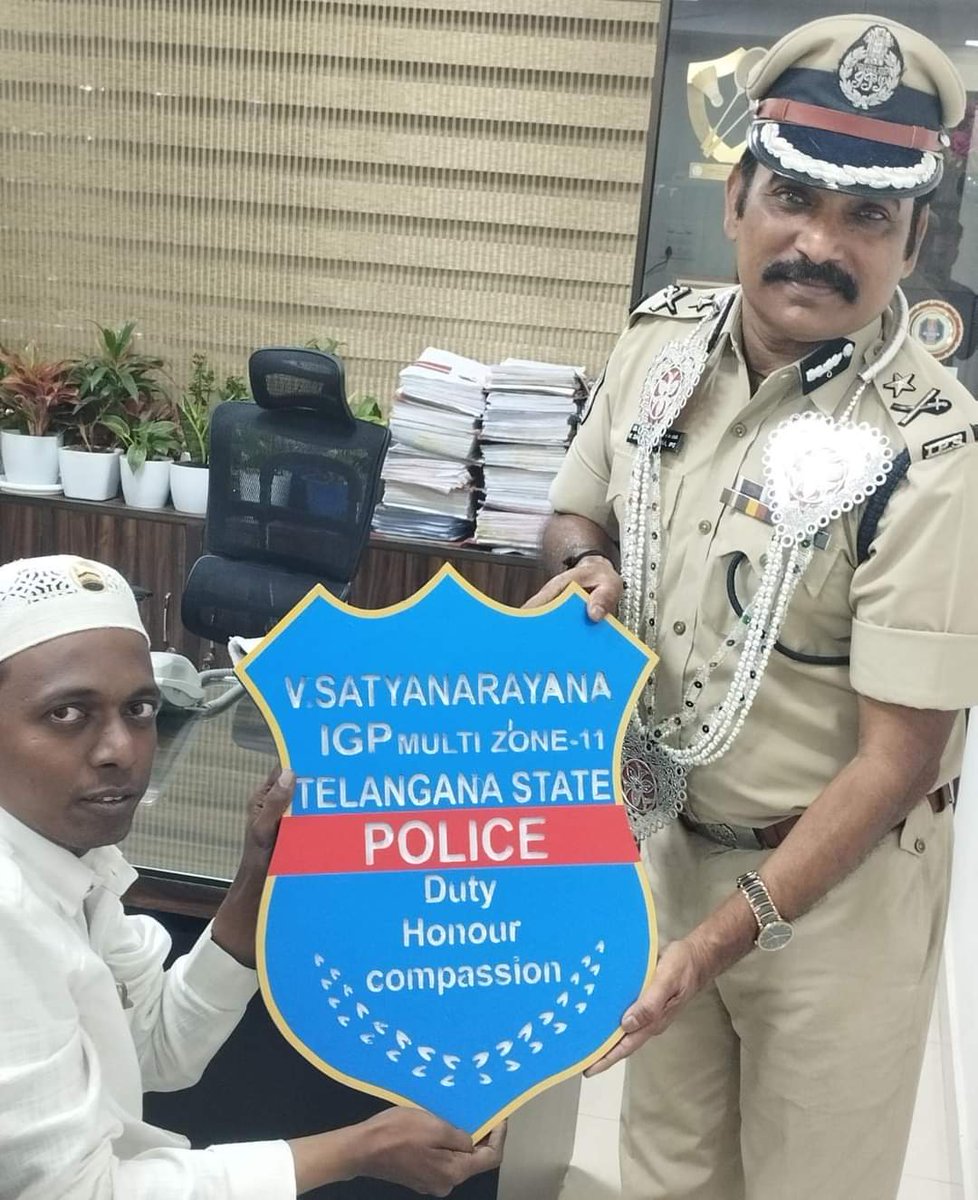 mimmzp's tweet photo. sir  V Satyanarayana Sahab   (IGp Multi Zone  _11 ) with MA zahed aimim active worker Golconda na mulaqat ki aur gulposhi ki aur police lobo gifted https://t.co/euickAFCtc