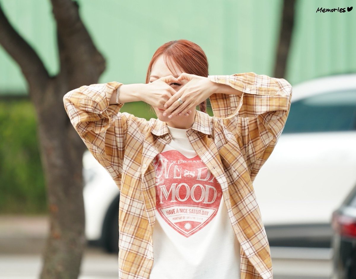 MMM_Memories's tweet photo. 240824 음악중심 미니팬미팅 문별 프리뷰

하투하투천재💙

#마마무 #MAMAMOO #문별 #MOONBYUL #byul_muse https://t.co/vHWsNowog6