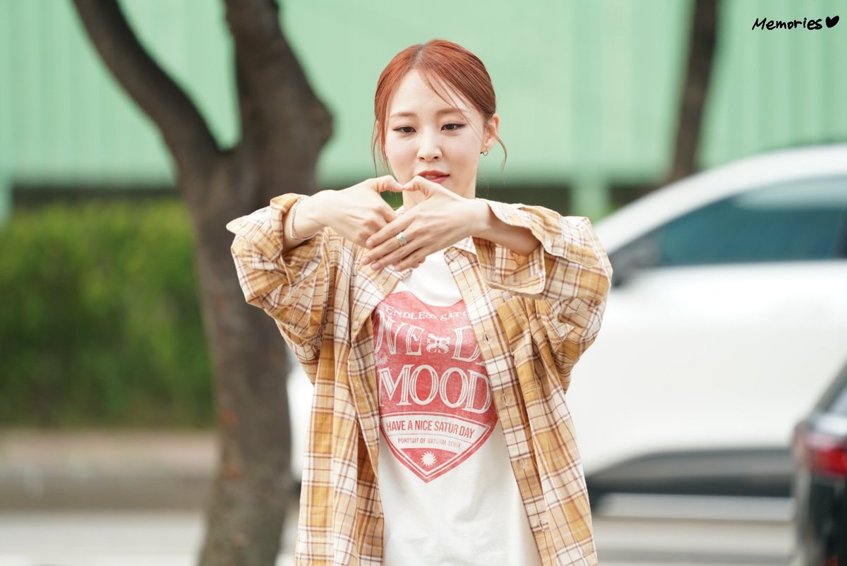 MMM_Memories's tweet photo. 240824 음악중심 미니팬미팅 문별 프리뷰

하투하투천재💙

#마마무 #MAMAMOO #문별 #MOONBYUL #byul_muse https://t.co/vHWsNowog6