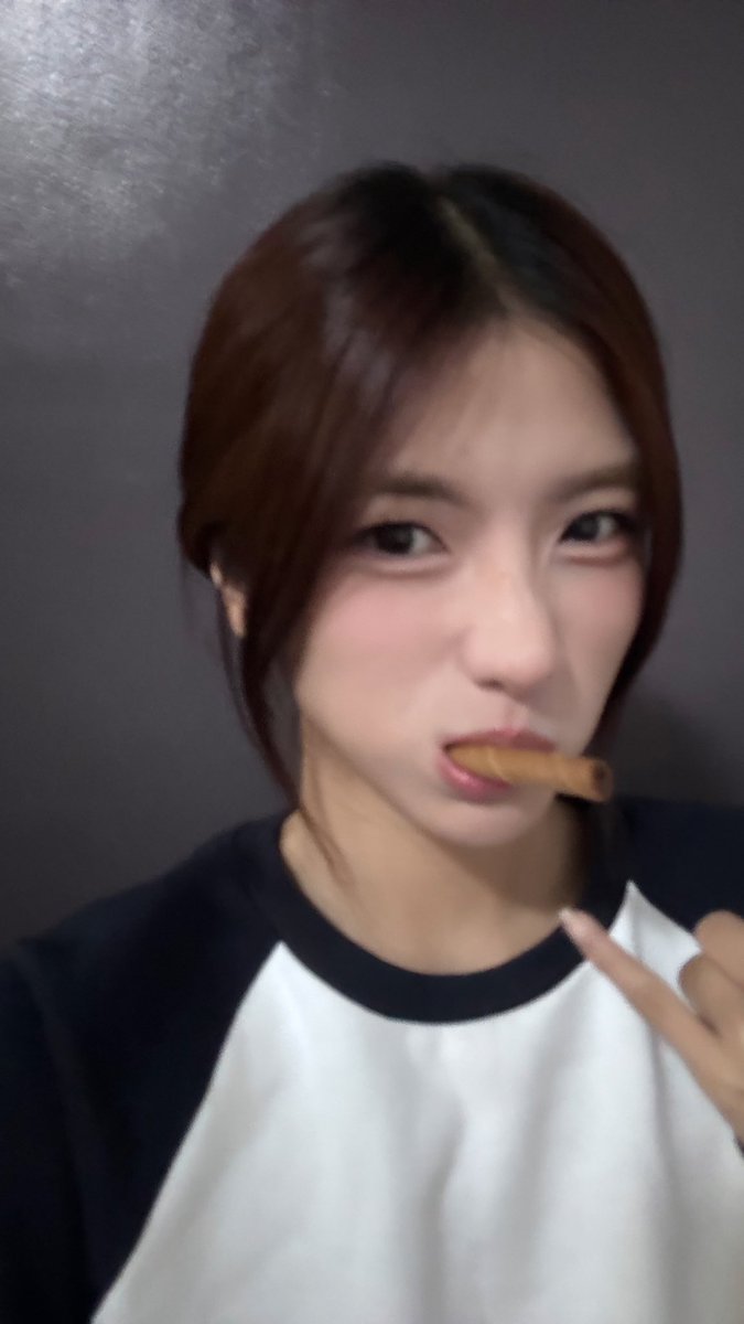 ChariceHermoso's tweet photo. My fav waferrrrrr stick ✊🏻🥺💗 https://t.co/KmMNt02Ego