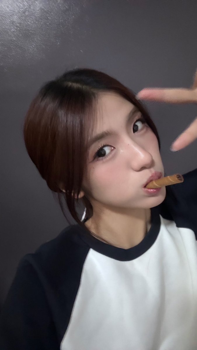 ChariceHermoso's tweet photo. My fav waferrrrrr stick ✊🏻🥺💗 https://t.co/KmMNt02Ego