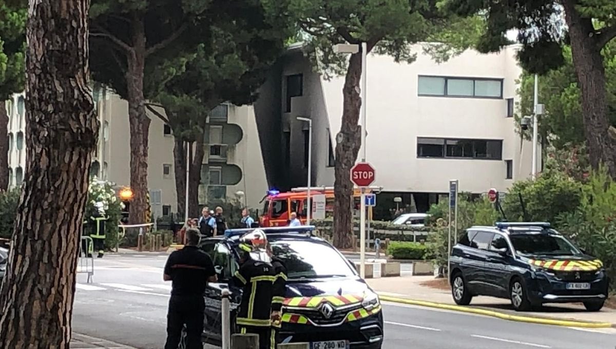 oclodong's tweet photo. L’attentat contre la synagogue de la Grande-Motte est un acte intolérable. La France doit lutter implacablement contre l’antisémitisme. L’auteur des faits doit être retrouvé et puni par la justice. Mon soutien à la communauté juive. Courage au policier blessé. #LaGrandeMotte https://t.co/xJl1TUXUIL