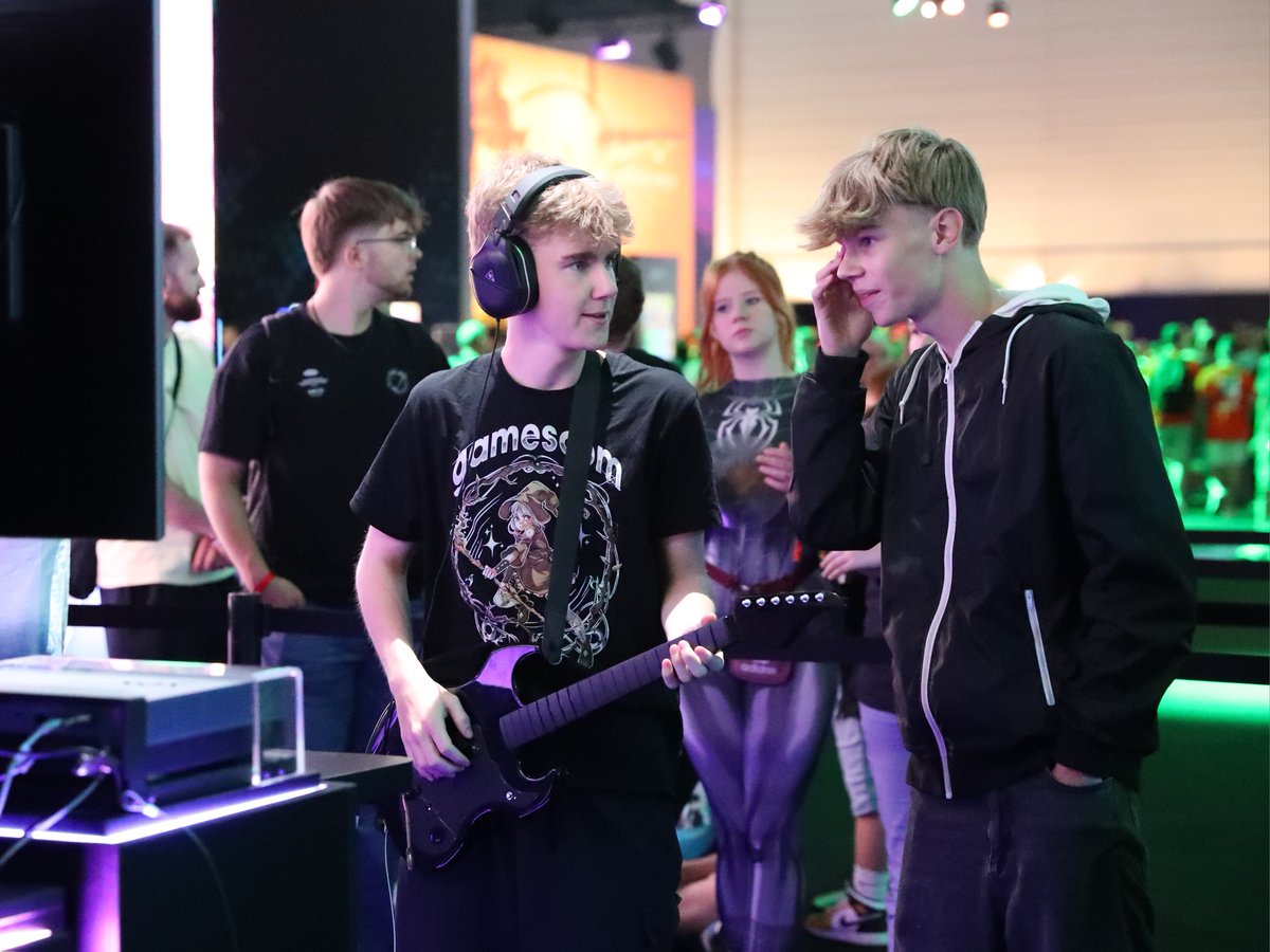 gamescom tweet media