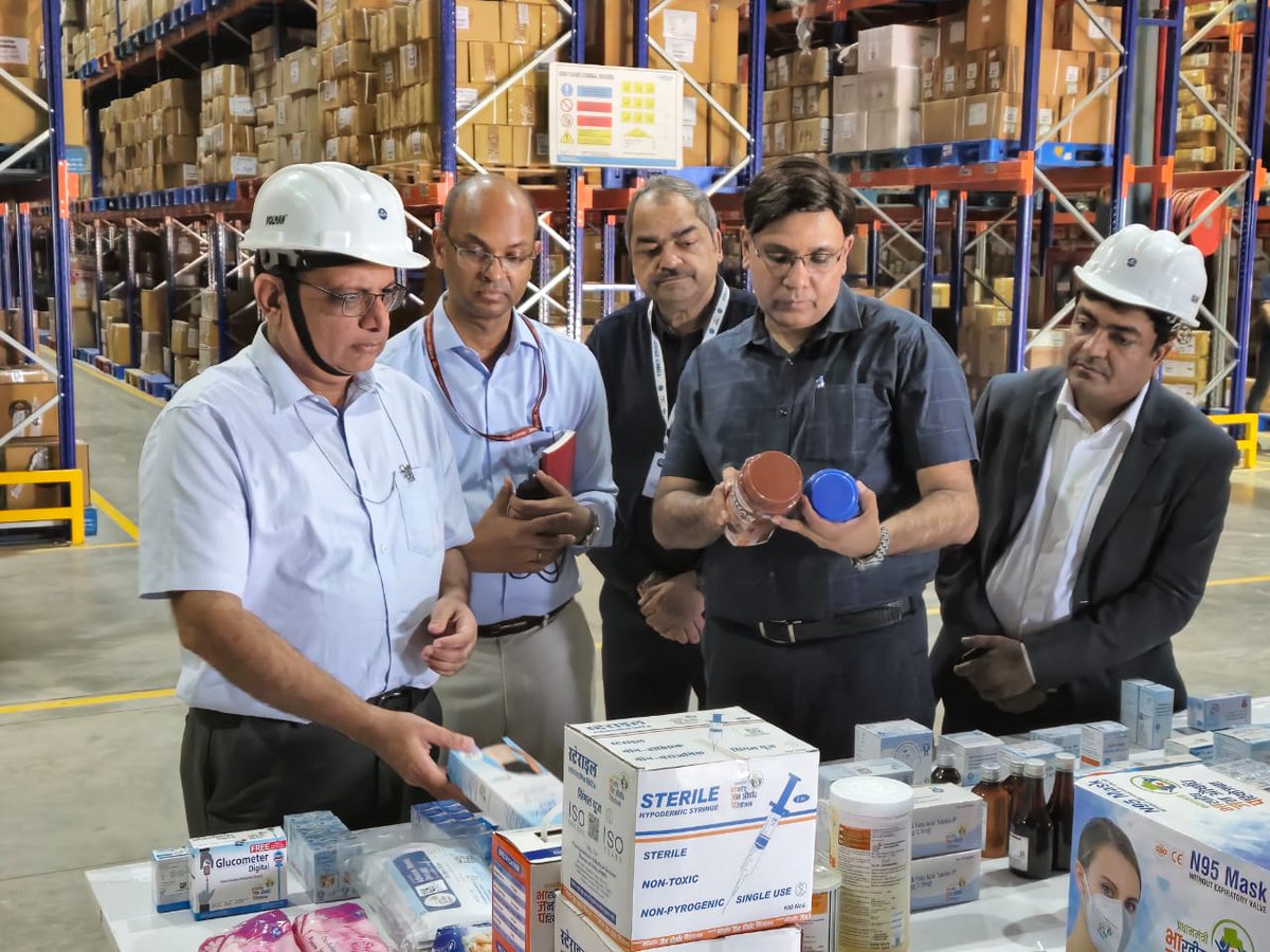 Pharmadept's tweet photo. Dr. Arunish Chawla, Secretary, Department of Pharmaceuticals, Ministry of Chemicals & Fertilizers along with other senior officers visited hi-tech central warehouse of #PMBI (#JanAushadhi)
#arunishchawla #chawlaarunish #BreakingNews #DOP https://t.co/yC36oZ8o7i