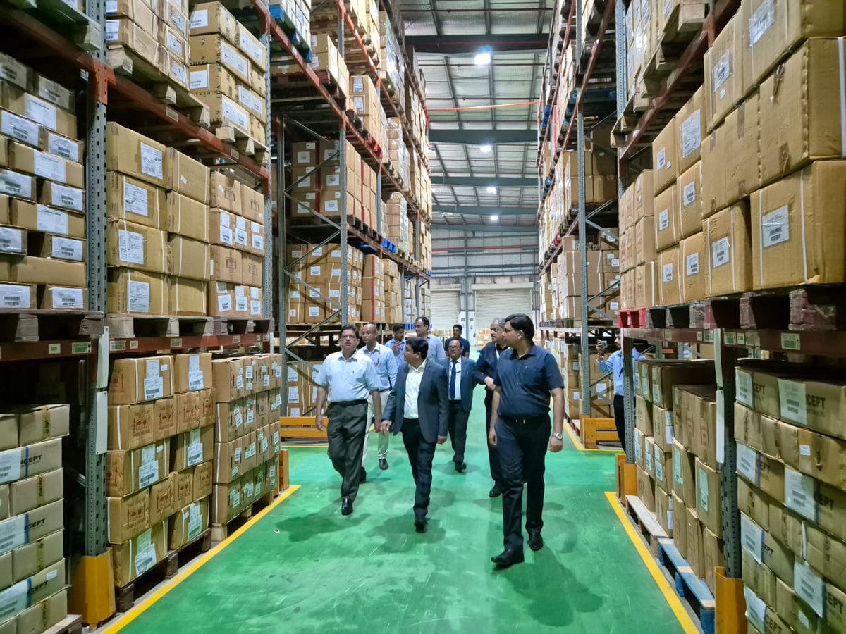 Pharmadept's tweet photo. Dr. Arunish Chawla, Secretary, Department of Pharmaceuticals, Ministry of Chemicals & Fertilizers along with other senior officers visited hi-tech central warehouse of #PMBI (#JanAushadhi)
#arunishchawla #chawlaarunish #BreakingNews #DOP https://t.co/yC36oZ8o7i