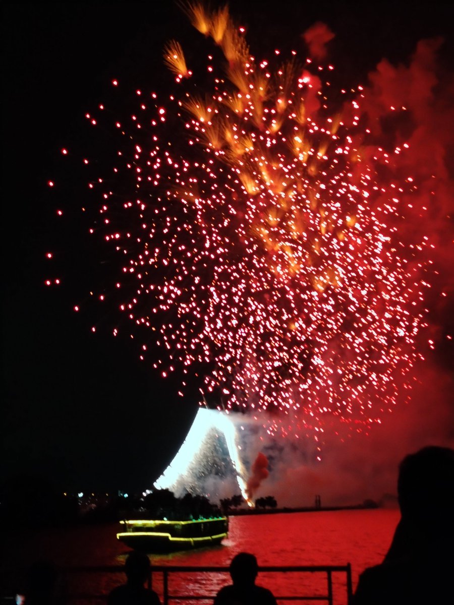 GGRmassho's tweet photo. 花火は屋形船が良いね。 https://t.co/56tzOu6NcA