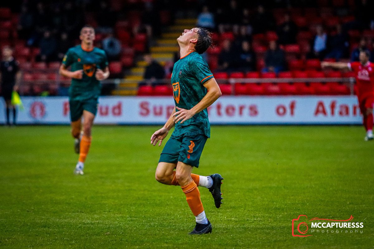 Seankelly1124's tweet photo. Friday night win under the lights  +🌲
Great support as always 💙💛 
Credit - @mccapturesss https://t.co/u5iT8mg143