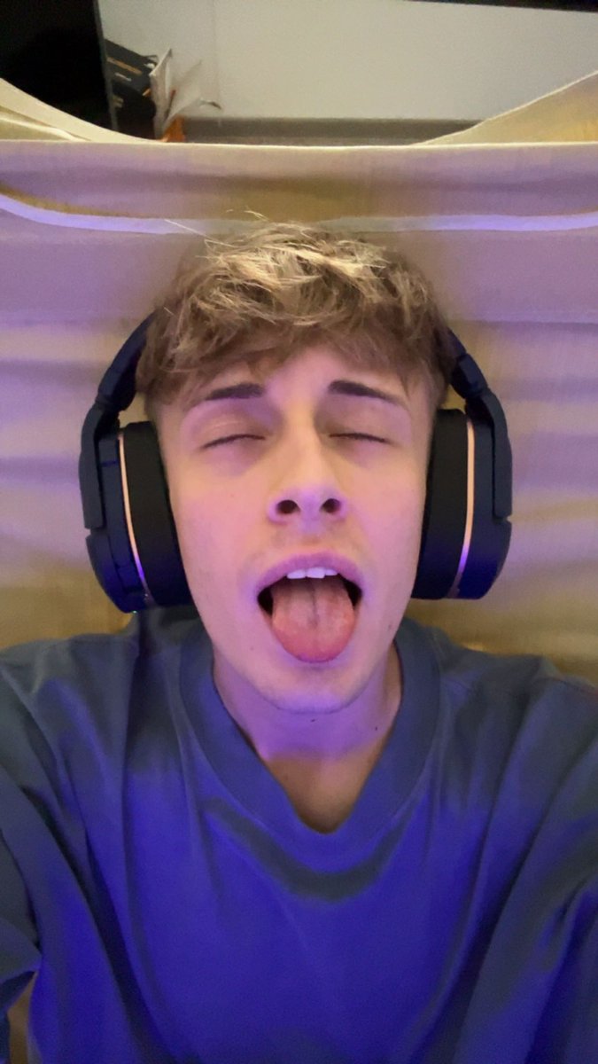 Retweet if you want to fuck me here 😈🥵

Write me a dm 😈🫨