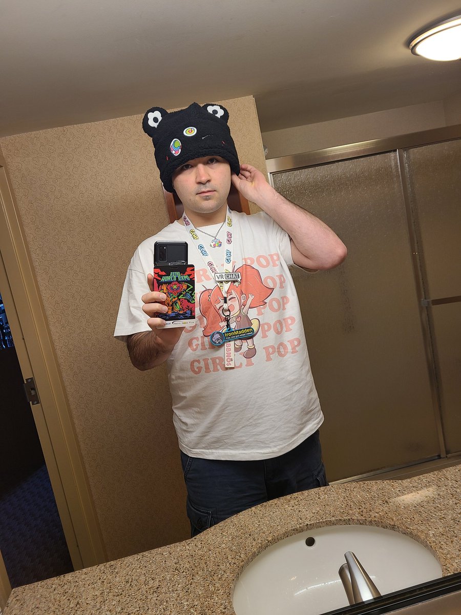 TheIronMadden's tweet image. Ready for day two of #RetroWorldExpo. I had to rock the new @traqula_ shirt I got recently for the event. 😄

PS: Go and give "girly pop" a listen, and do also consider checking out more of Traqula's catalog