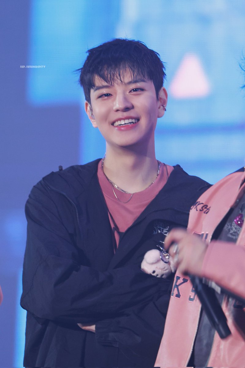 ksmhourly's tweet photo. Will never stop talking about his bright and beautiful smile😭💕 https://t.co/xYt7RQohzb