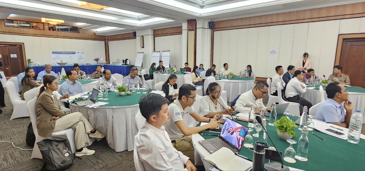 UNDPCambodia's tweet image. 👏To promote #InclusiveParticipation &amp;amp; ensure that #SustainableDevelopment is more responsive to local needs, @UNDP &amp;amp; partners organized a workshop to bring together relevant stakeholders at the sub-national level to develop #prototypes for #ClimateAdaptation plans in #Cambodia🇰🇭