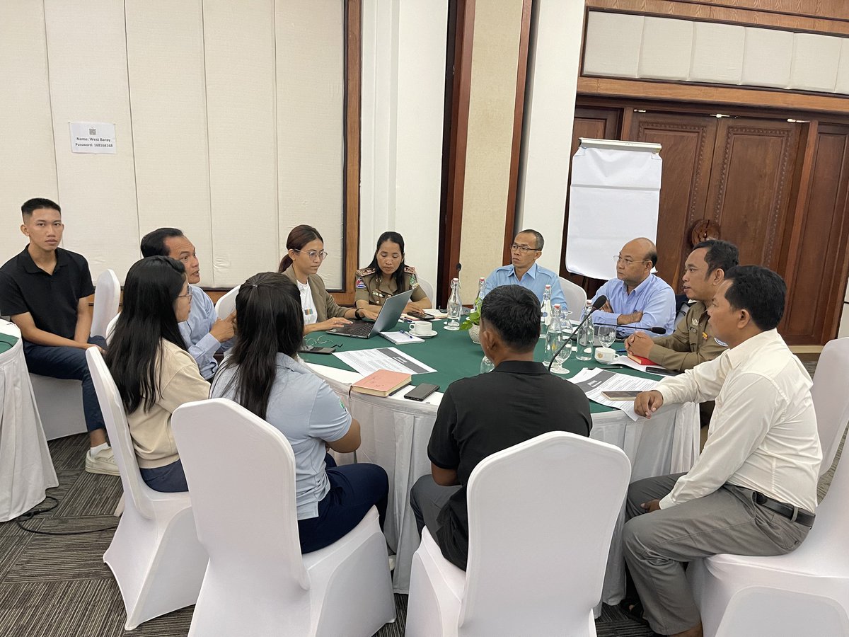 UNDPCambodia's tweet image. 👏To promote #InclusiveParticipation &amp;amp; ensure that #SustainableDevelopment is more responsive to local needs, @UNDP &amp;amp; partners organized a workshop to bring together relevant stakeholders at the sub-national level to develop #prototypes for #ClimateAdaptation plans in #Cambodia🇰🇭
