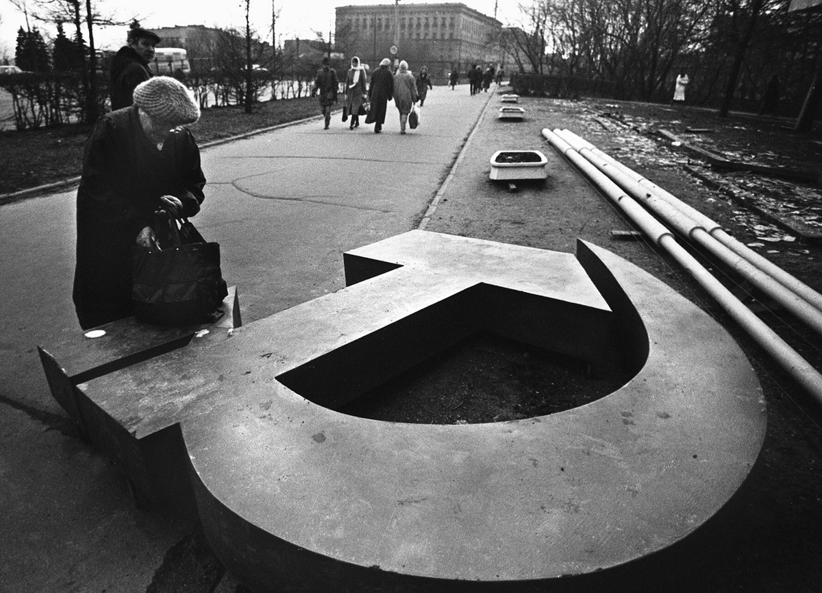 MemoriasPez's tweet photo. El comunismo había fracasado y Gorbachov anunció la caída de la URSS. Un nuevo orden mundial había comenzado.

Si te ha gustado este hilo, me ayudas mucho con un buen like y si quieres ver más como este sígueme. (14/14) https://t.co/Lt0TRIOWqG