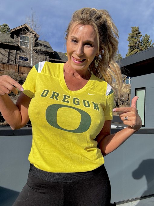 1 pic. One more week until @oregonfootball takes the field! Such an exciting year ahead! #goducks ? I