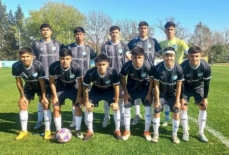PUCAT15's tweet photo. #InferioresLPF ⭐️⚽️ / #5ta
.
📍#Resultados 🆚️ #RacingClub 
.
⏬️ Perdió 2 a 0 de visitante 
.
#ArribaLosCorazones 👆🏽🩵 https://t.co/Re6EjKKULx