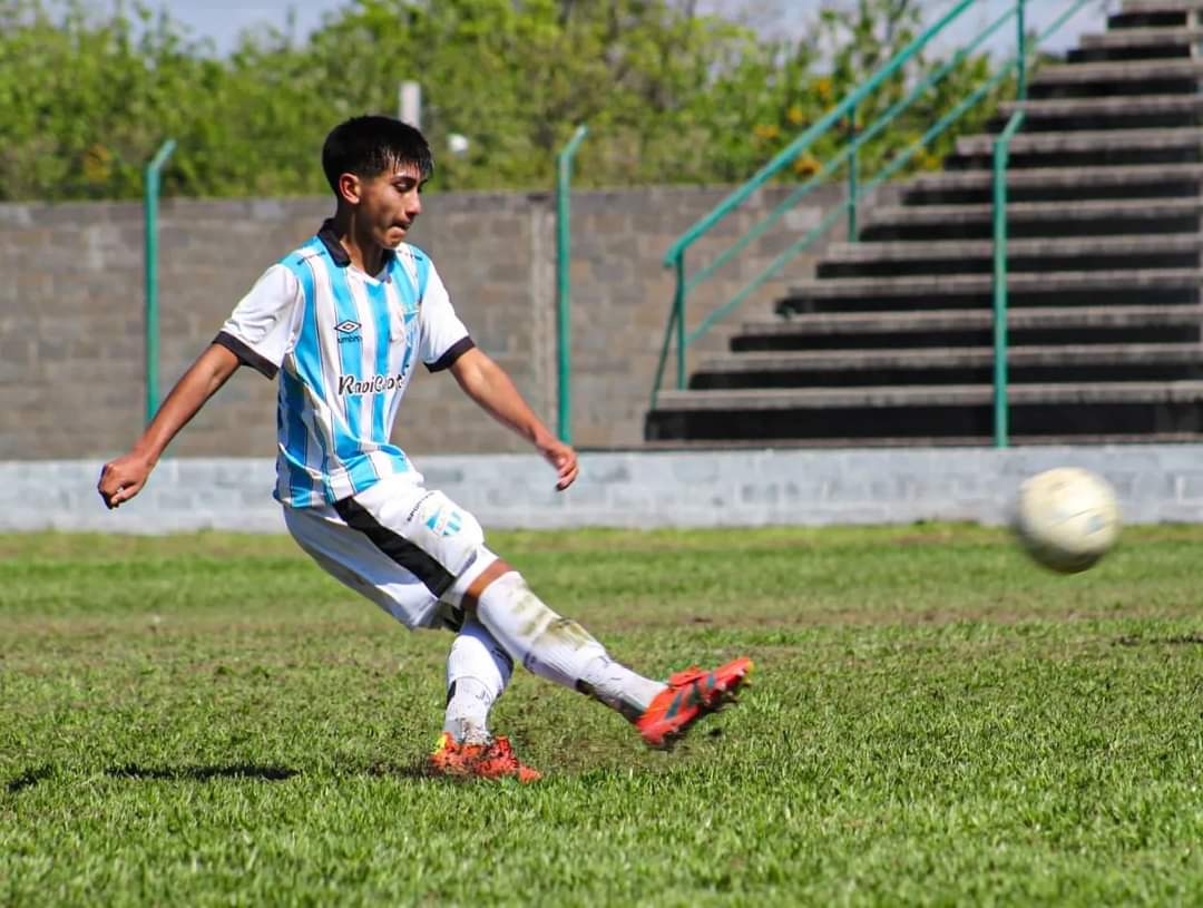 PUCAT15's tweet photo. #InferioresLPF ⭐️⚽️ / #8va
.
📍#Resultados 🆚️ #RacingClub 
.
⏬️ Perdió 0 a 2 de local
.
#ArribaLosCorazones 👆🏽🩵 https://t.co/eBcIMQ937O