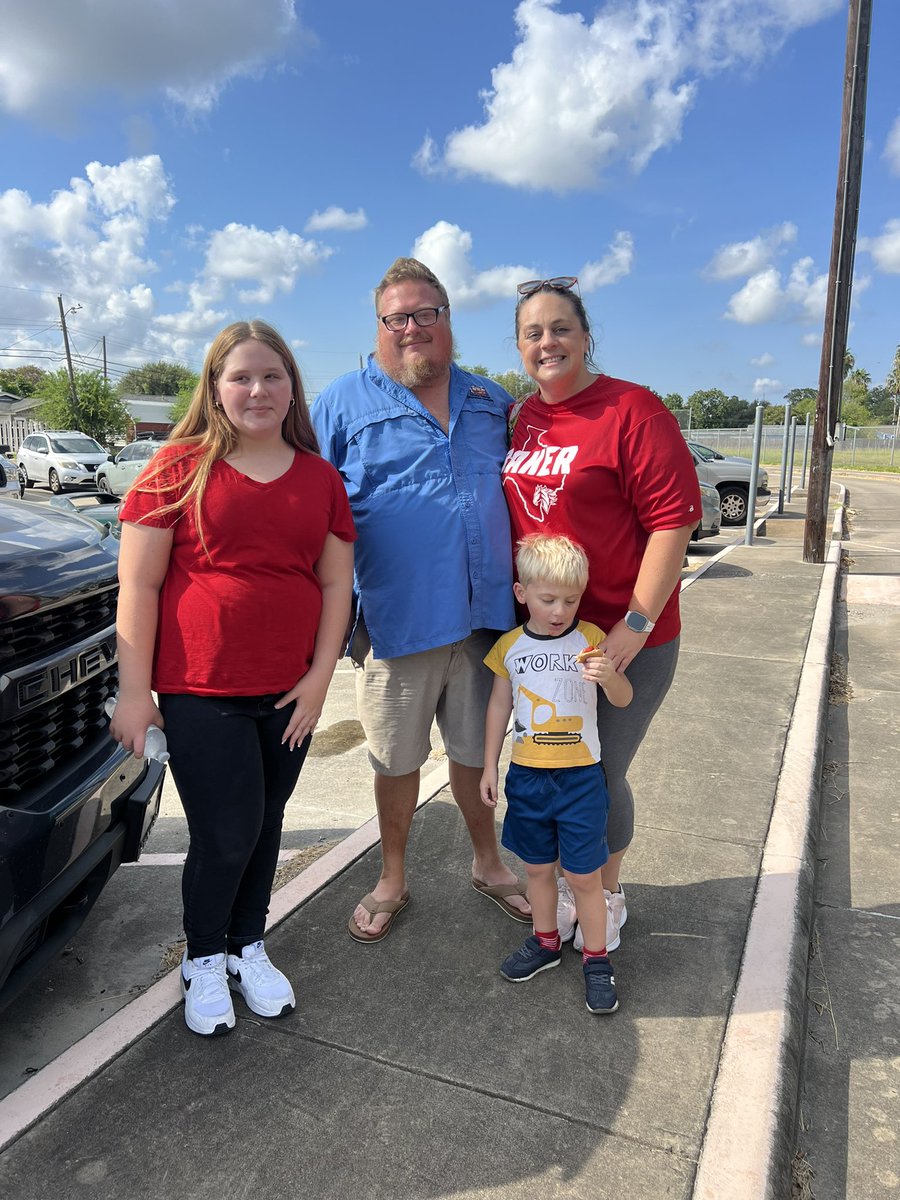 BroncAthletics's tweet photo. Thanks to all the @BmsCcisd Football Families for setting up a tailgate and providing food for our student-athletes after a great morning practice and scrimmage. #EOK #BakerBrotherhood #TailgateParty #OurAdminRocks @wbrayfootball @ccisdathletics_ https://t.co/1IueR5B3nH
