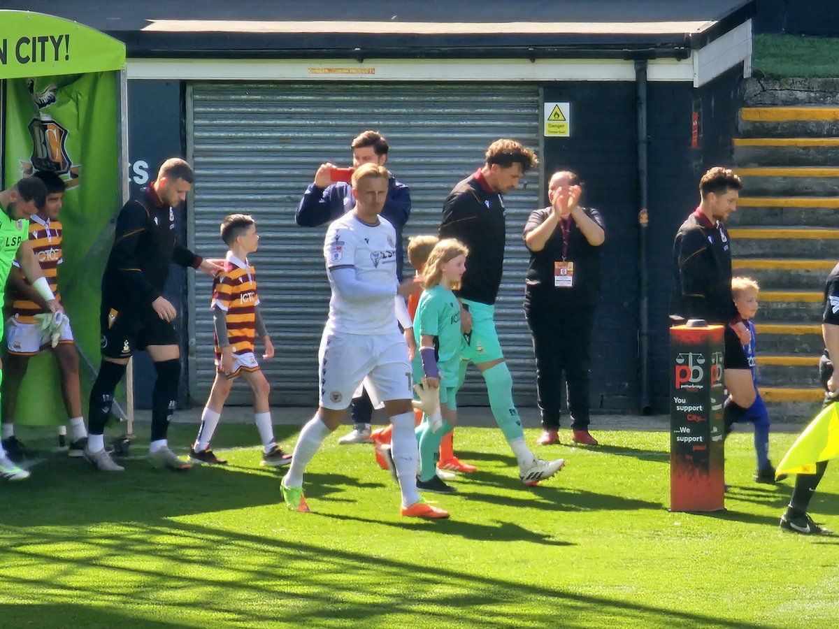 Slondoner's tweet image. Didn't get the result our performance deserved. Proud of the lads and the 209 of us that made the trip. @bromleyfc