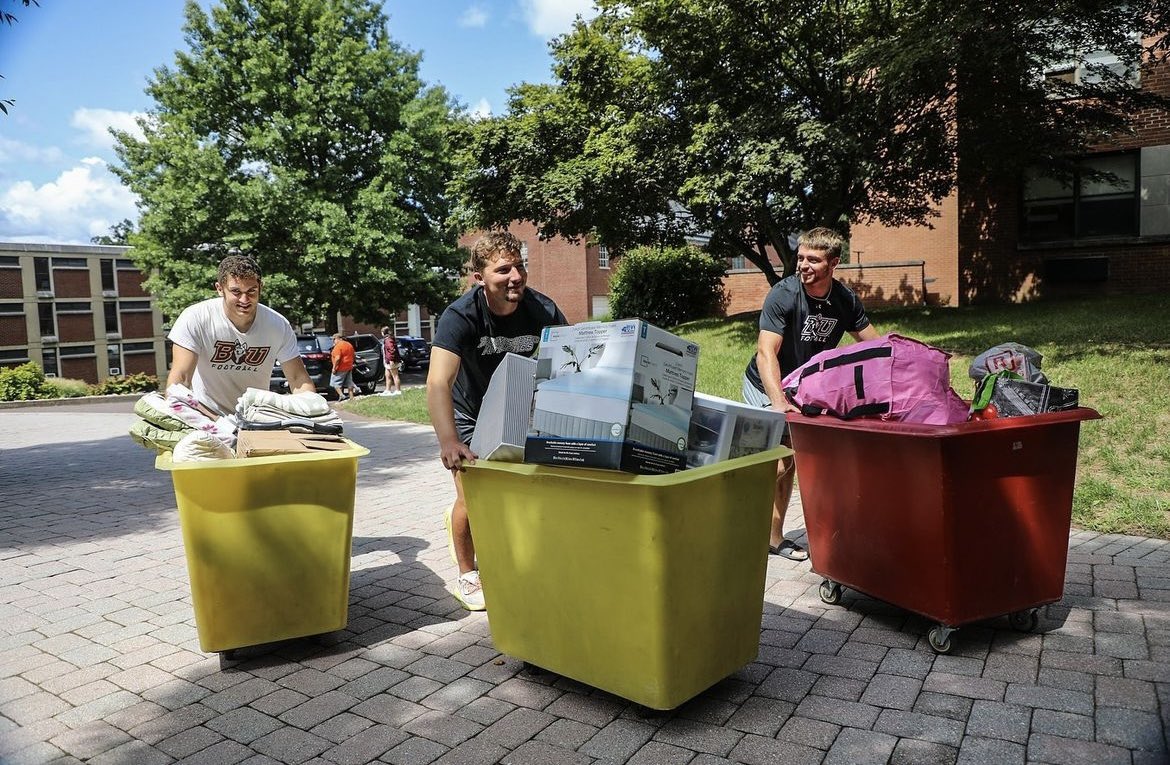 As an effort to help the Husky community we helped move first year students into their dorms this past week!
#GoHuskies