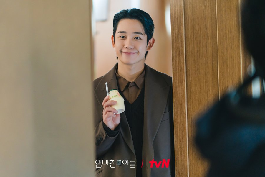 KDramaHandle's tweet photo. #SeoJiHye is reportedly set to make a special appearance in the tvN drama #LoveNextDoor as #JungHaeIn's ex-girlfriend, Jang Tae-hee.
They previously worked together in the SBS drama #YeahThatsHowItIs (2016). https://t.co/b2JNuceRoT