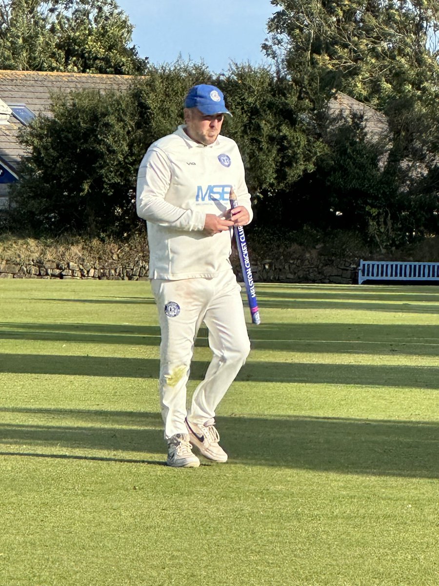 Scoop that bastard

<a href="/RyanTonks98/">Ryan Tonkin</a> with another as the batsman tries a reverse scoop, breaking the stump in the process 

124/7 after 39

#HCC