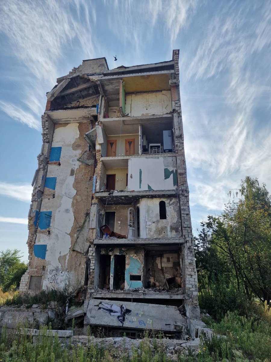 SimonasSatunas's tweet photo. When we say #StandWithUkraine we mean it! A kindergarten in #Borodyanka destroyed by barbarians and restored by #LTaid🇱🇹 and partners is a symbol of our hope of and input into the ultimate Ukraine victory! 🇺🇦 #RazomDoPeremogi✌️ https://t.co/pBgwGqGtPd