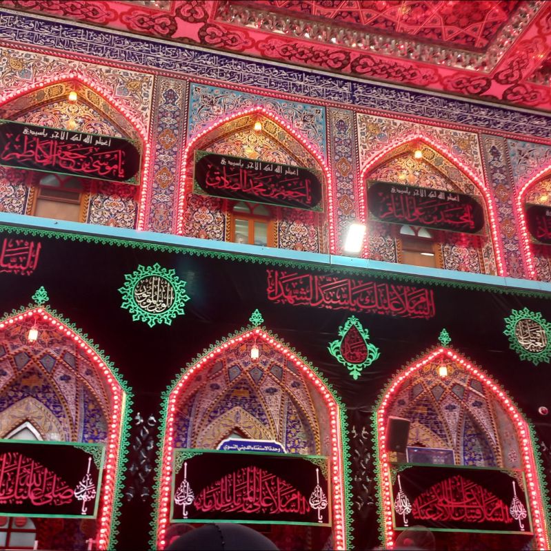 جای همگی خالی بود در سرزمین بهشت
کربلا 
و امشب چقدر دوباره دلتنگ شب جمعه هفته قبل شدم که در بین الحرمین ،جانم تازه شد
#حب_الحسین_یجمعنا #مردم_حسینی