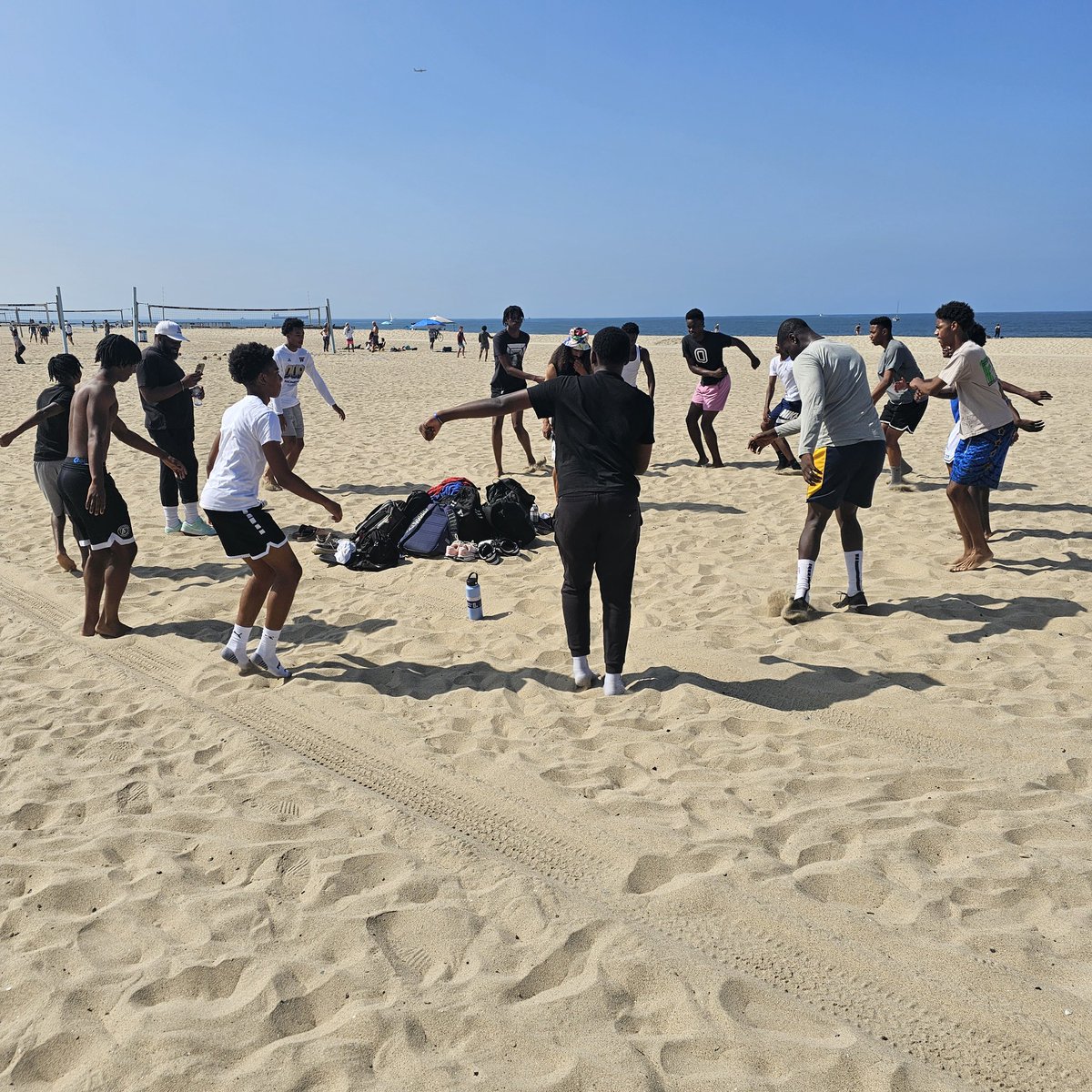 stbernardshoops's tweet image. Saturday morning work #vikingstrong #conditioning #beachwork #playadelrey #vikings