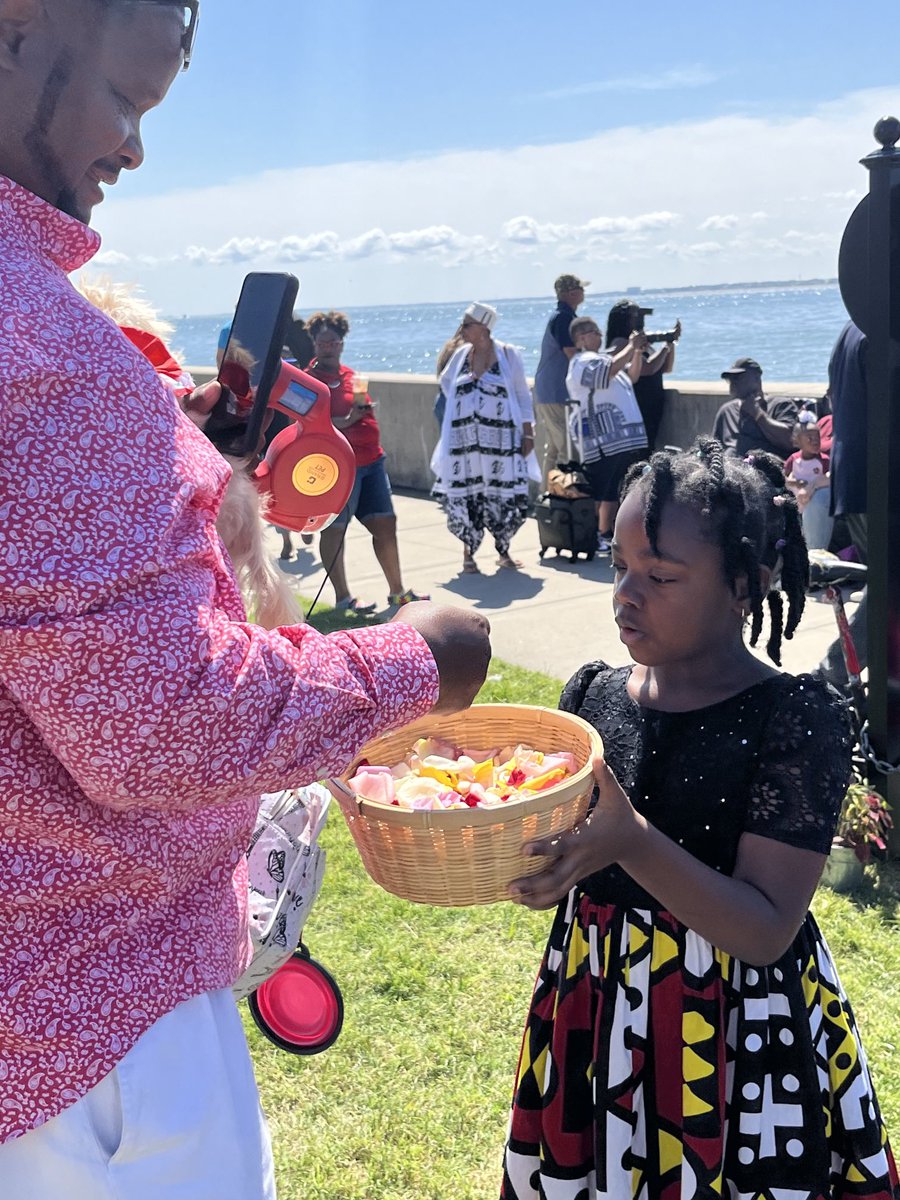 dberrygannett's tweet photo. In honor of the Africans brought to Fort Monroe in 1619, hundreds gathered for African Landing Day to remember them with a libation ceremony, by tossing petals in the water and celebrating the culture of Angola where the ship sailed from. ⁦@FtMonroeatOPC⁩, #Africanlanding https://t.co/wSIeSp6MLl