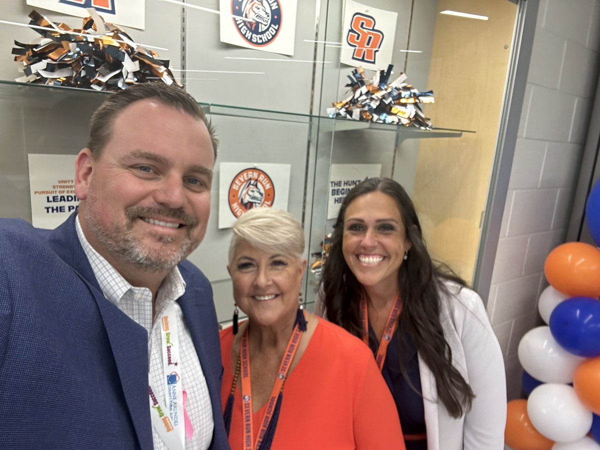 Congrats to principal <a href="/RachelKennelly4/">Rachel Kennelly</a> and the staff at our newest High School in <a href="/AACountySchools/">AACPS</a> You can feel the energy. They are ready for students who will belong, grow, and succeed. I also got to see some former Gophers!
<a href="/SevernRunAACPS/">SevernRunHSAACPS</a> 
#OnePackOneGoal
#BelongGrowSucceed