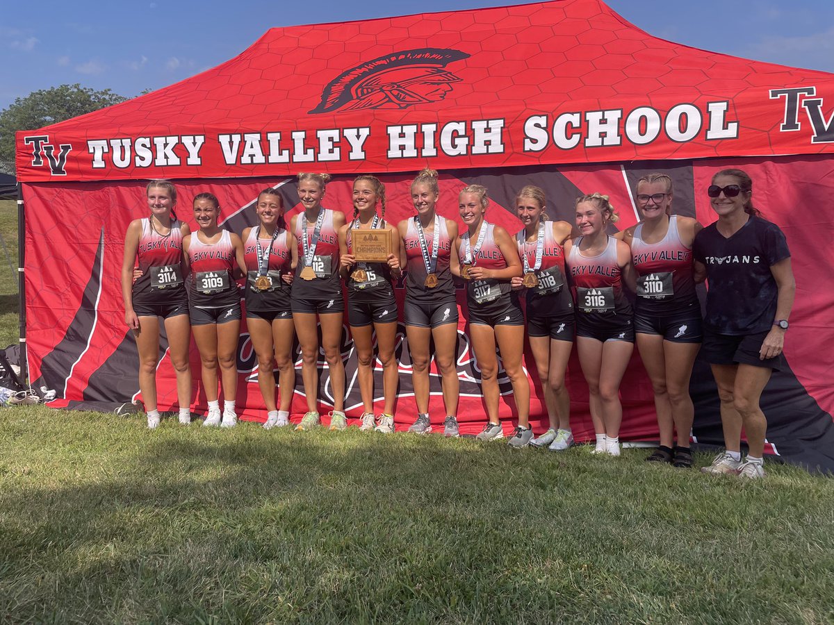 TVTrack_'s tweet photo. Congratulations to the TVXC girls team for placing 1st at the Pickerington Invitational.  Leading the way with a 2nd place finish was Trista Lieser. The boys finished 7th as a team out of 20 teams. Leading the way with a 23rd place finish was Cade Conrad.  Congratulations!! https://t.co/7iDZieXlP5