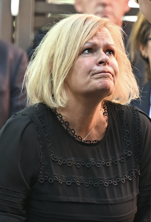 PublicoMag's tweet photo. Diese Person ist in erster Linie für die innere Sicherheit verantwortlich. https://t.co/xx5NKvjdqm