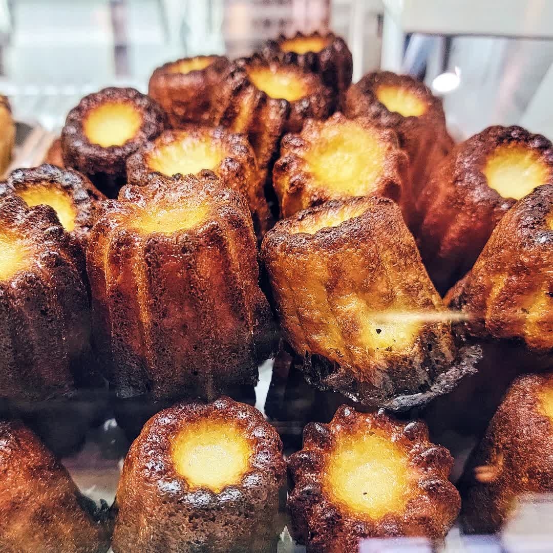 breadologie's tweet photo. Indulge in the rich, caramelized perfection of canelés! 😍✨

#Canelés #FrenchPastries #DessertLovers #SweetTreats #FoodieGram https://t.co/Y17eTEx47t