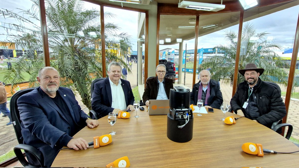 tvpampa's tweet image. No programa Expointer é Pampa deste sábado (24), Paulo Sérgio Pinto recebeu autoridades de diversos setores da sociedade para debater a grande retomada da feira, com foco na recuperação do Rio Grande do Sul.

 #Tvpampa #Expointer2024 #RS #Esteio #ExpointerÉPampa #cobertura