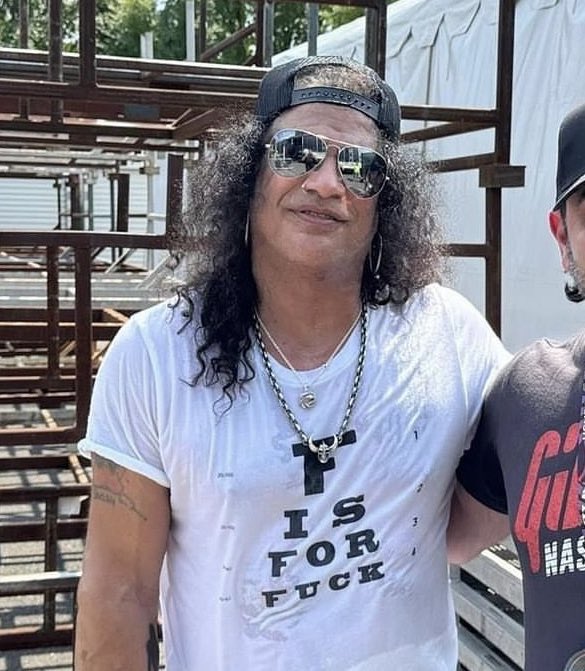 AgentRoyale's tweet photo. @Slash Rockin custom tees by @AgentRoyale Much ❤️#slash #serpintine #serpintinefestival #slashbluesball #axl #axlrose  #gnr #gunsnroses #smkc #hollywoodvampires #tommyhenriksen #alicecooper #johnnydepp #torontodesigner #toronto  #fashionblogger  #designer #rockfashion #stylish #cutandsew #416 #shopnow #onlinestore #influencer #duffmckagan #vampirecity #whenfashionmeets  #torontofashiondaily  #concertphotography #agentroyale