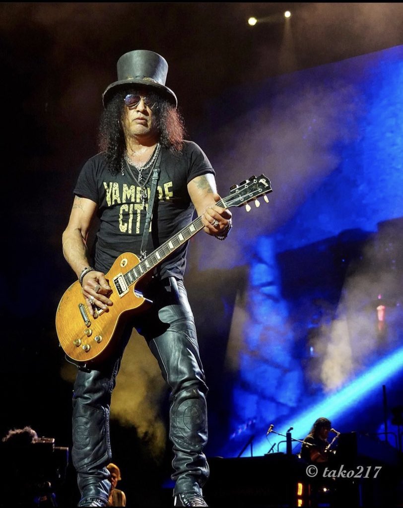 AgentRoyale's tweet photo. @Slash Rockin custom tees by @AgentRoyale Much ❤️#slash #serpintine #serpintinefestival #slashbluesball #axl #axlrose  #gnr #gunsnroses #smkc #hollywoodvampires #tommyhenriksen #alicecooper #johnnydepp #torontodesigner #toronto  #fashionblogger  #designer #rockfashion #stylish #cutandsew #416 #shopnow #onlinestore #influencer #duffmckagan #vampirecity #whenfashionmeets  #torontofashiondaily  #concertphotography #agentroyale