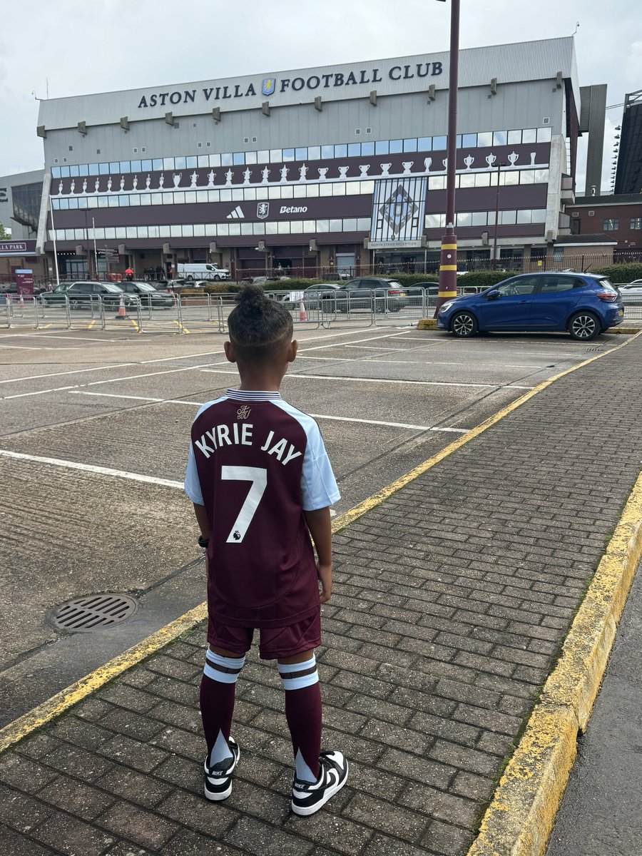 Come on villa! Big win for the birthday boy #avfc #utv #AVLARS