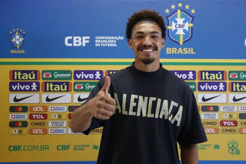 Scoutinhoo_'s tweet image. Bon en attendant cet homme existe si jamais Pierre Sage… #OLASM