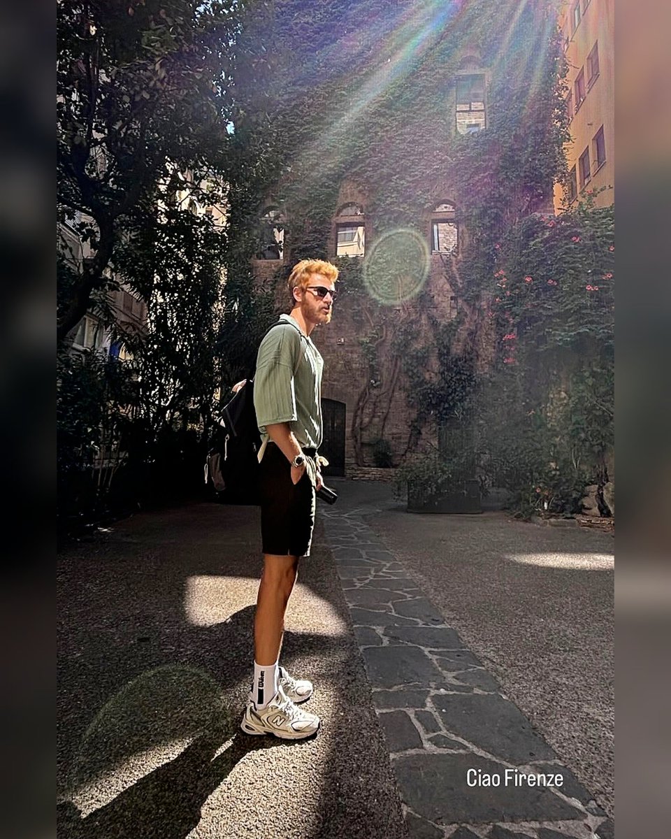 Heybetli görkemli bir manzara olduğundan habersiz duruşu..💎☀️

#FurkanPalalı 🌟 <a href="/fpalali/">Furkan Palalı</a>