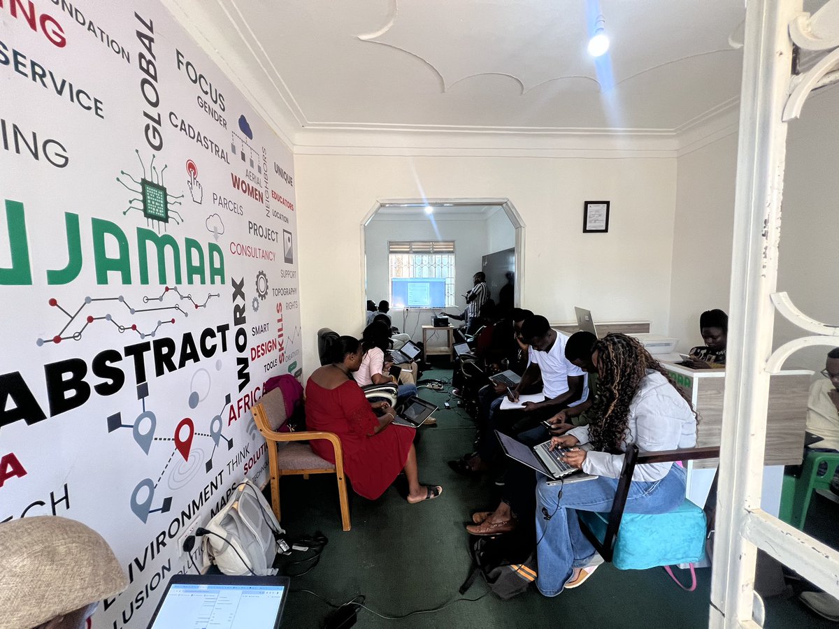 nextmoveujamaa's tweet photo. This morning, we hosted the Entebbe Corridor clubs’ practical training at Next Move Spaces, Kawuku. Participants learned to navigate essential tools like the Brand Center, Rotary Learning Center, and Rotary Club Central. We’re ready to host your next event at our space. https://t.co/5aq9I69sjY