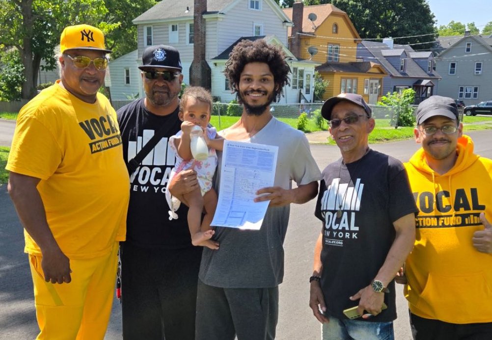 VOCAL_Action's tweet photo. Another beautiful day in Western NY where our VOCAL Action Fund leaders are in Syracuse’s CD22 registering families to vote! https://t.co/INFcqjG7LD