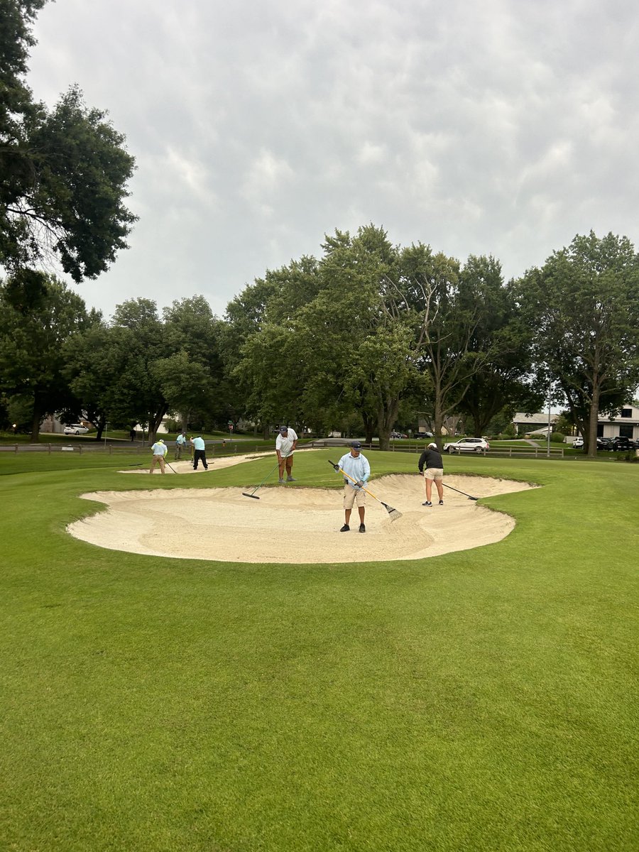 CRgreenside's tweet image. Evening and morning prep for the start of Quota went well! Going to be a great weekend ⁦⁦⁦@CCofLeawood⁩

#OneDreamOneTeam #SuperView
#TweetForMembers #AgronomyTeam