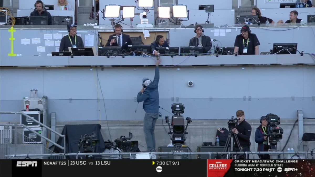 nocontextcfb's tweet image. 