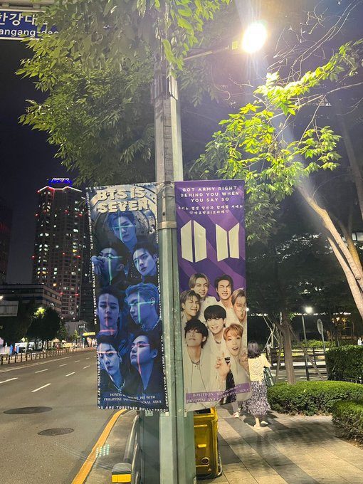 Ceci_Kookmin_YT's tweet photo. Gracias a todos los ARMY que hicieron posible este proyecto cerca de Hybe con mensajes de apoyo 🥹💜👏 Cada uno desde nuestro lugar podemos apoyar, sigamos con el Stream y apoyo constante 💜🎶

WE LOVE YOU YOONGI
#BTS_IS_7 
#YoongiNeverWalksAlone 
#BTSPurpleRibbonProject https://t.co/KCcDKFB0p9