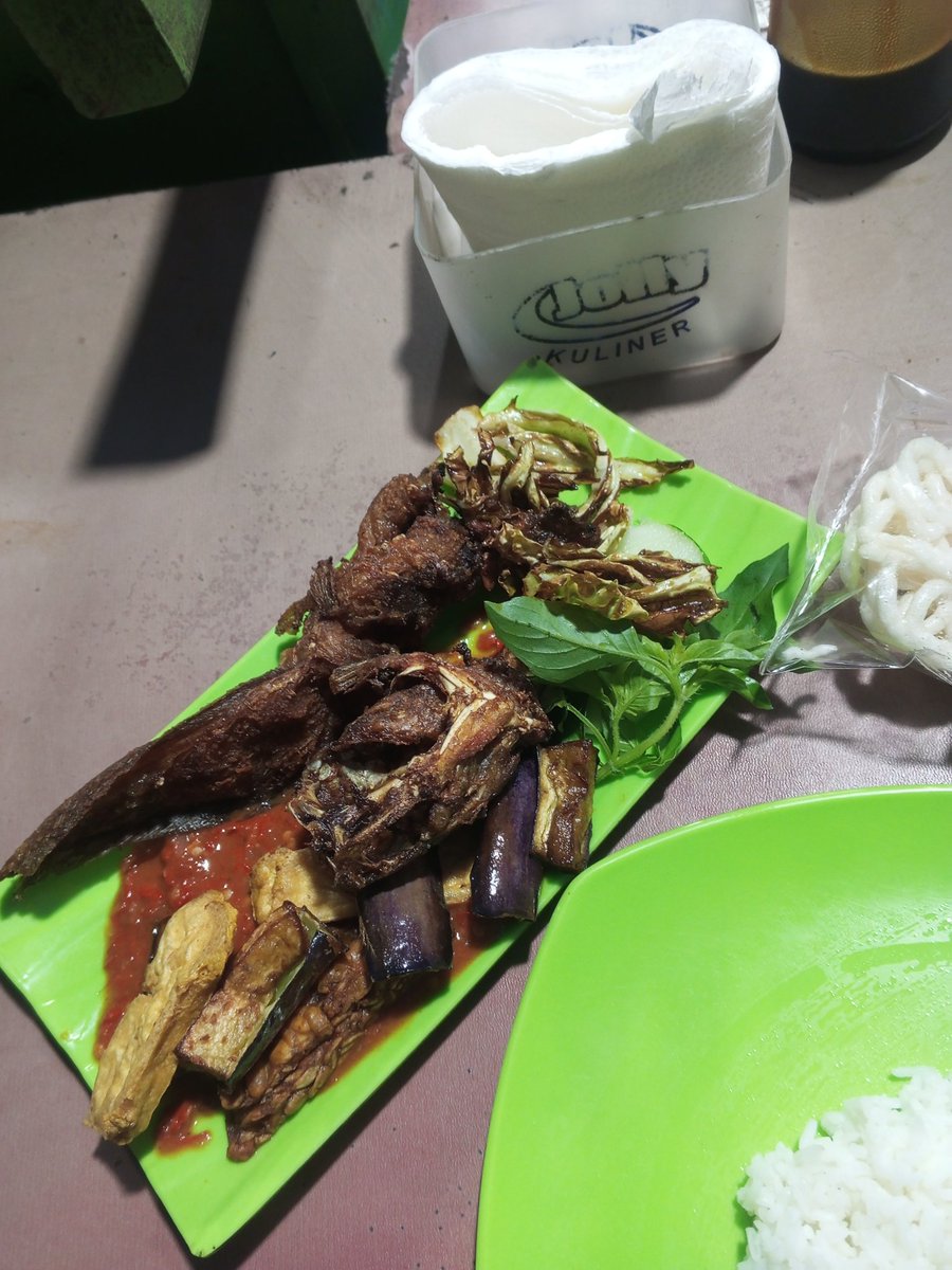 arisanjayya's tweet photo. Belum bisa diet , baru di fase nasi setengah aja https://t.co/VQsHDszeyt