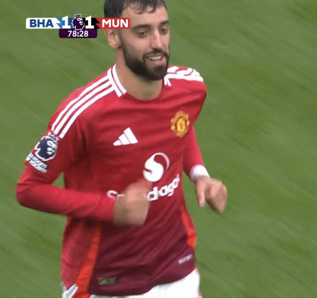 centredevils's tweet photo. 🚨🚨🎙️| Owen Hargreaves: “Bruno Fernandes face was unbelievable, he was thinking "you're taking me off?".” https://t.co/KV69DYIFgy