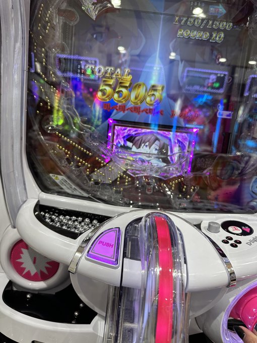 今日のわたし 7000円でひぐらし当たり、12000発くらい出たけどハマり7000発残してジャグラーいって5000円使ってペカったけど流れ、残り7000発でReゼロを打つもハマり、残りわずかで横の台のリゼロに移動😢 84発残して先バレ当たり3000発を6回連チャンさせラストに1回あたって18000発出し🥺